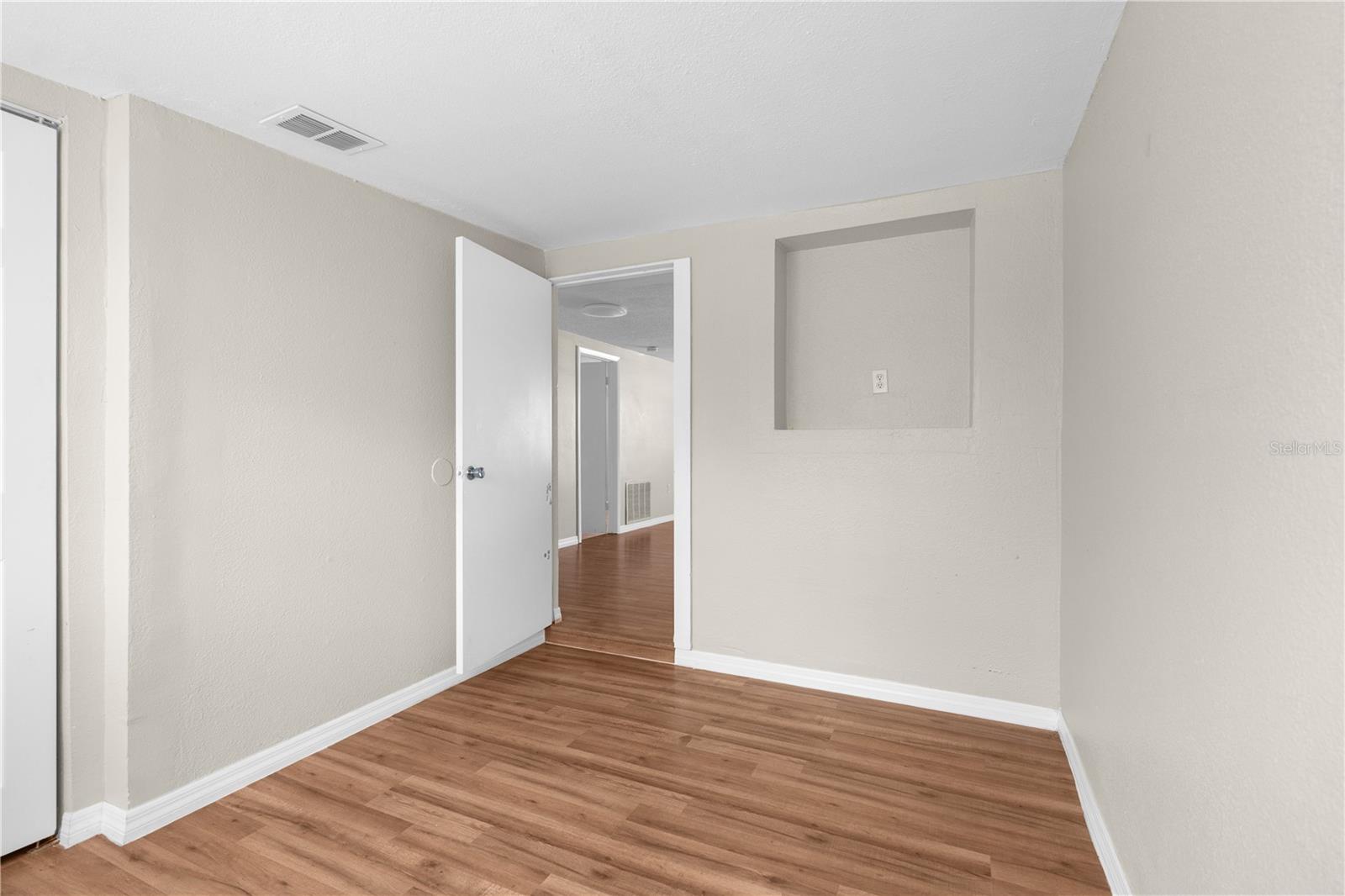 Image 20 of 25 For 11902 Oceanside Drive