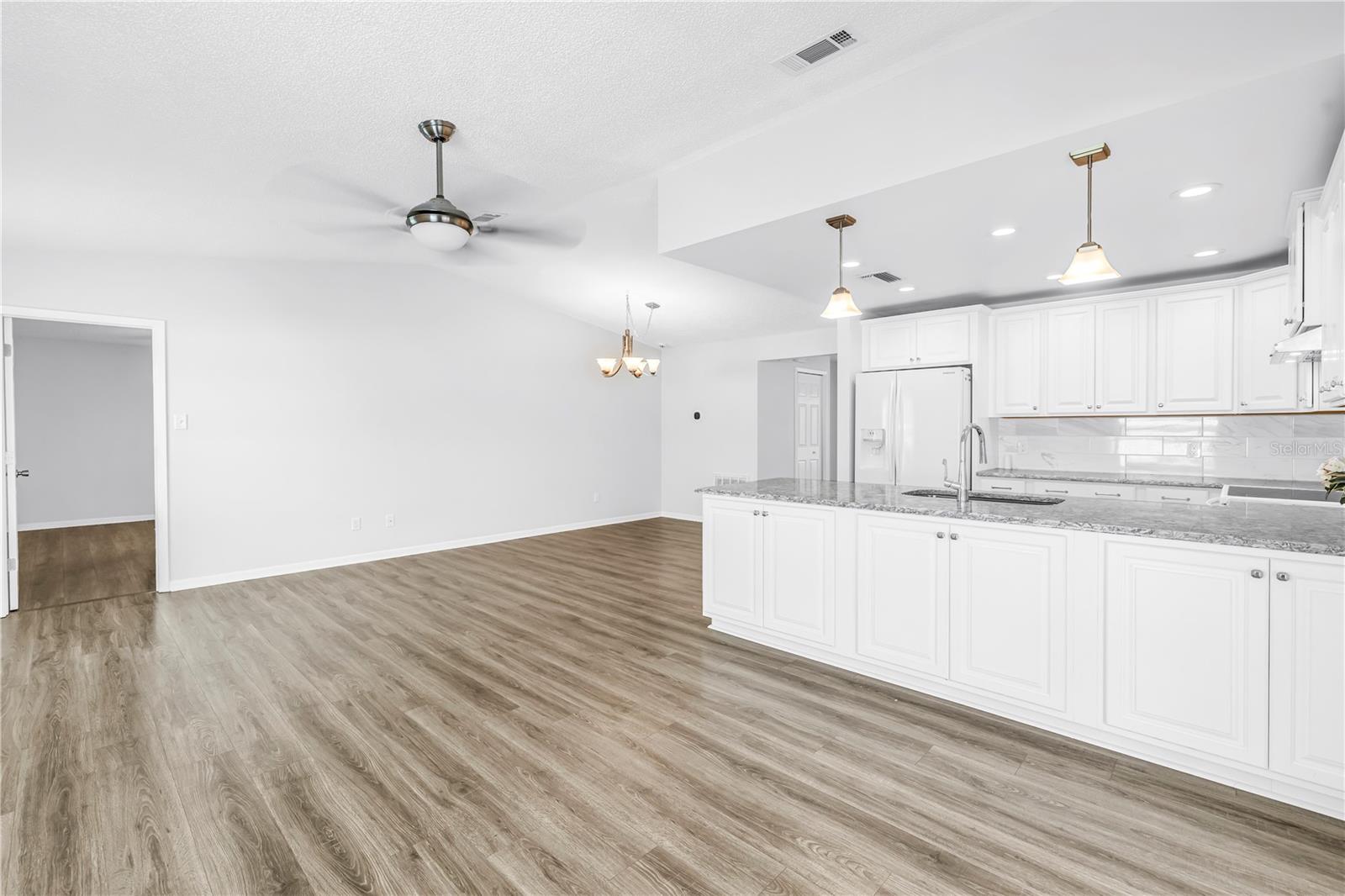 Listing photo id 11 for 143 Cherry Laurel Drive