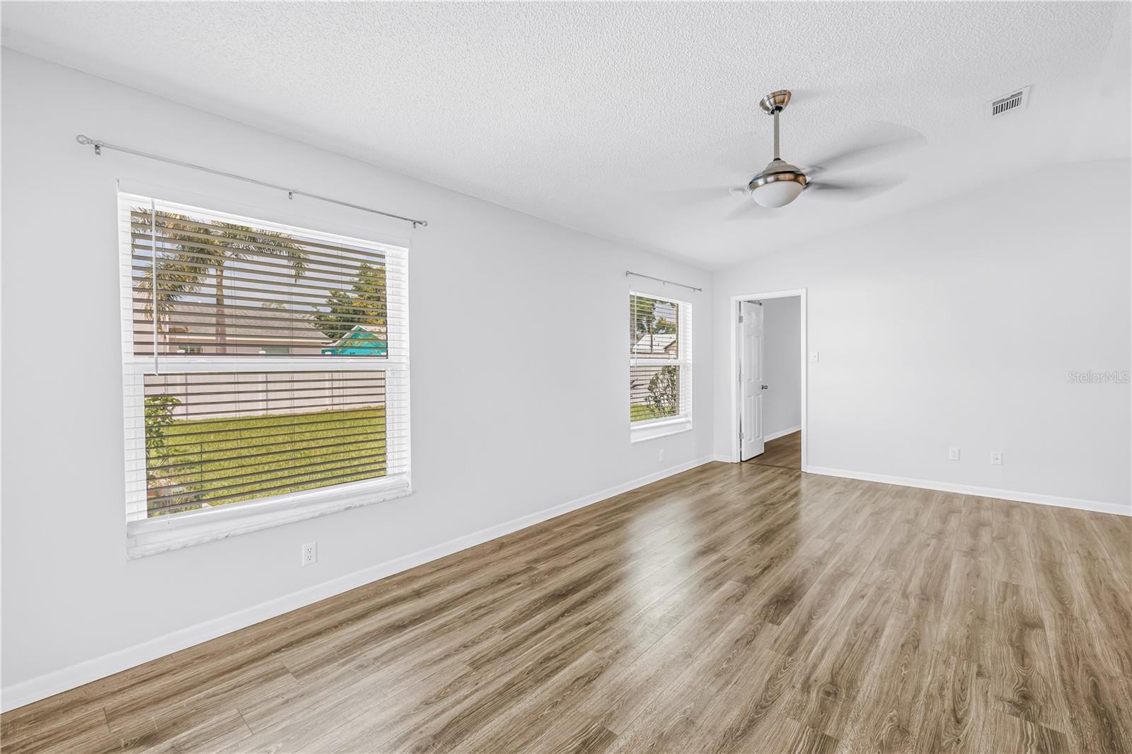 Listing photo id 12 for 143 Cherry Laurel Drive