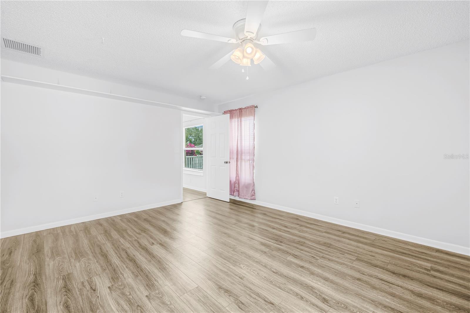 Listing photo id 15 for 143 Cherry Laurel Drive