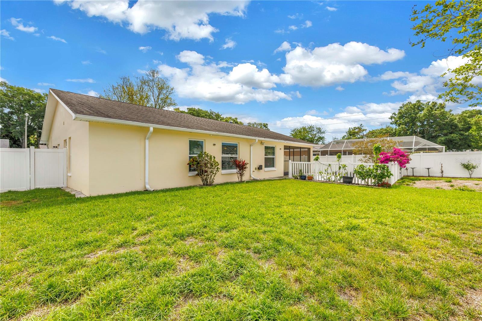 Listing photo id 32 for 143 Cherry Laurel Drive