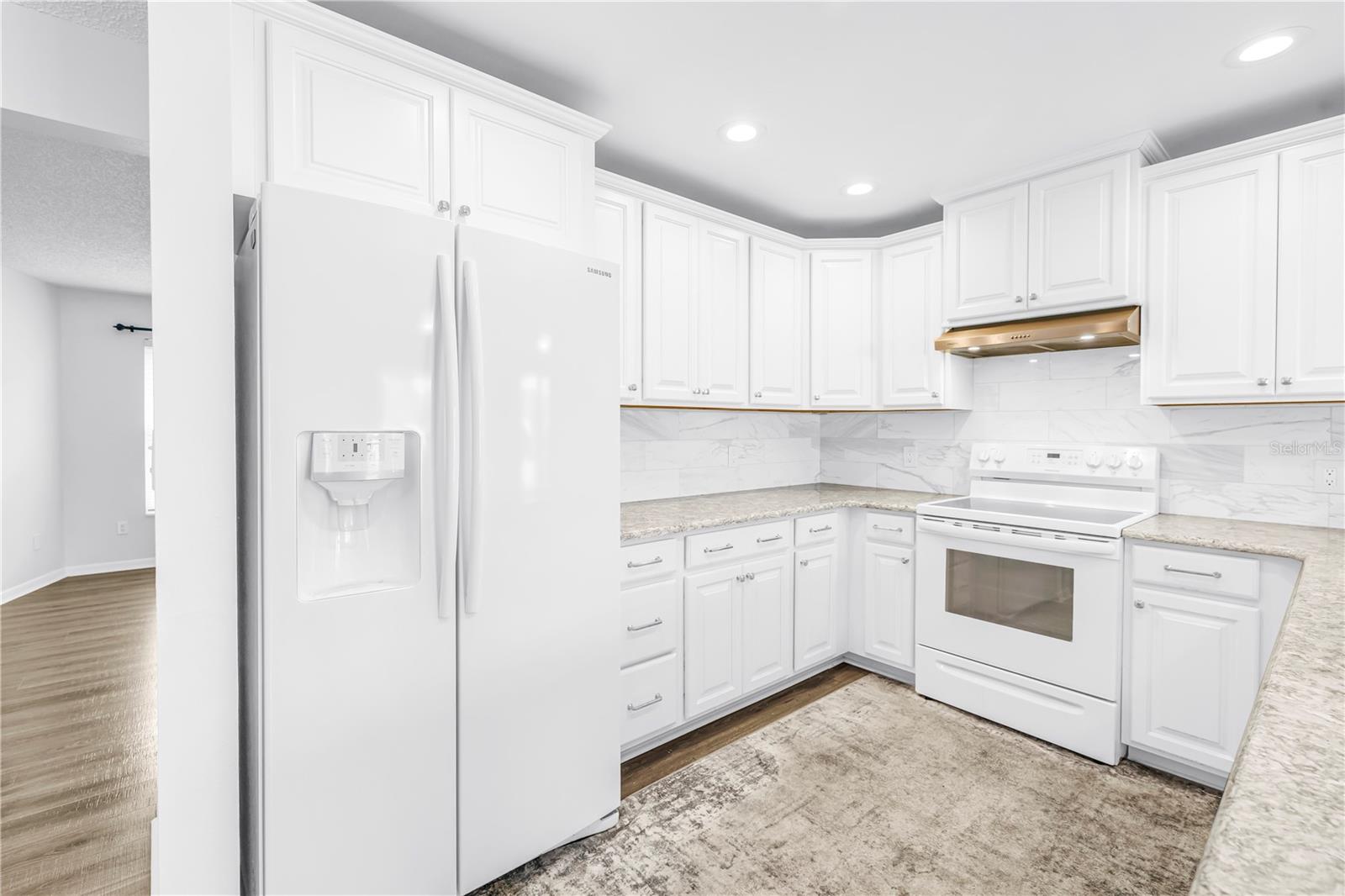 Listing photo id 3 for 143 Cherry Laurel Drive