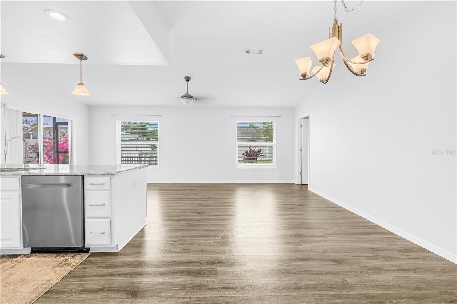 Listing photo id 4 for 143 Cherry Laurel Drive