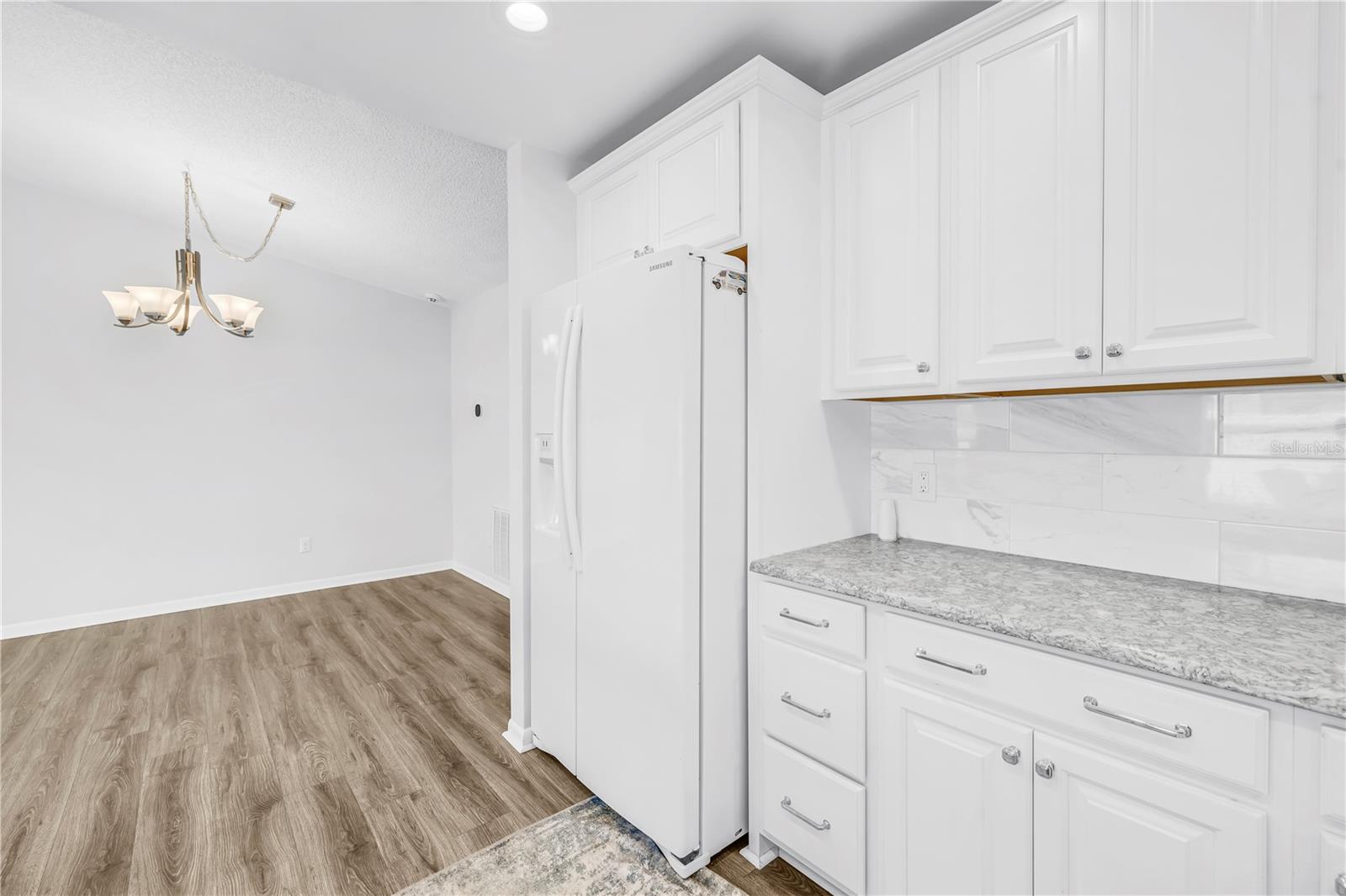 Listing photo id 5 for 143 Cherry Laurel Drive