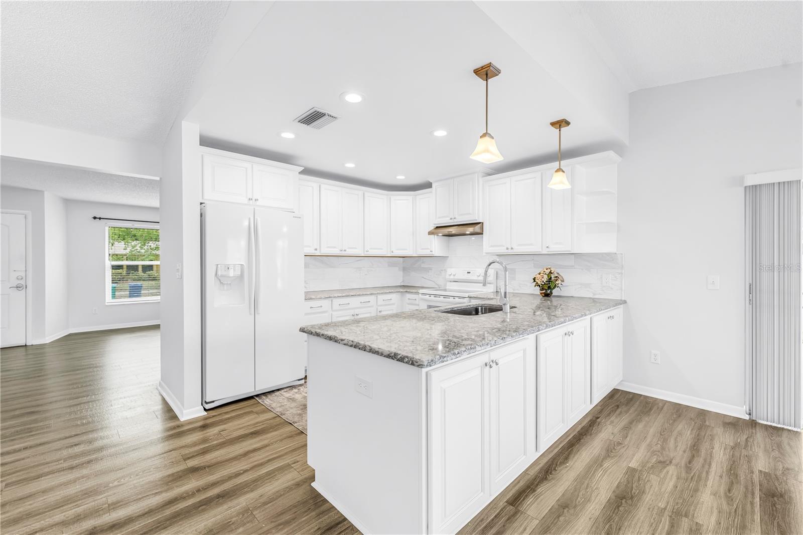 Listing photo id 7 for 143 Cherry Laurel Drive