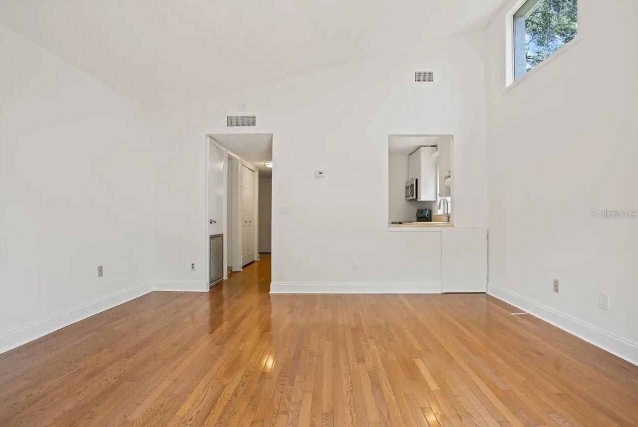 Image 6 of 17 For 1011 Moody Avenue 12