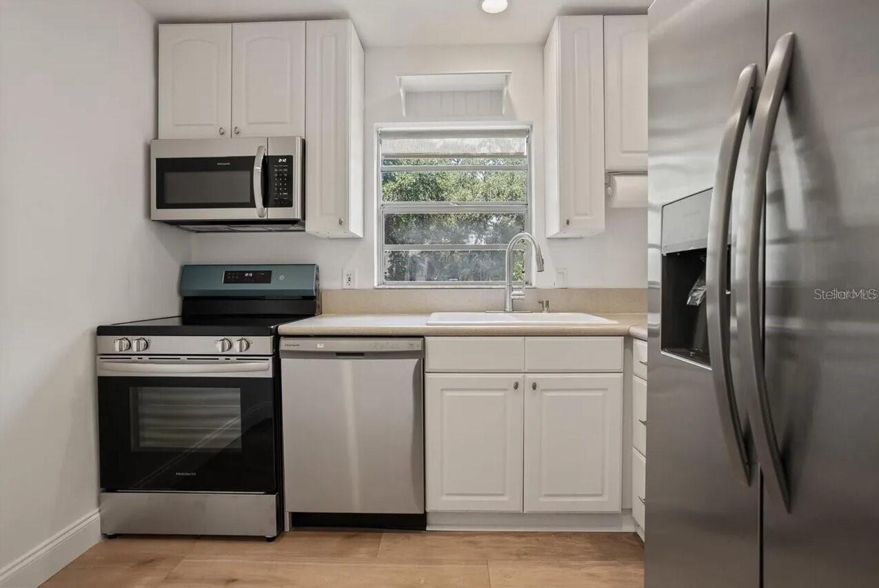 Image 7 of 17 For 1011 Moody Avenue 12