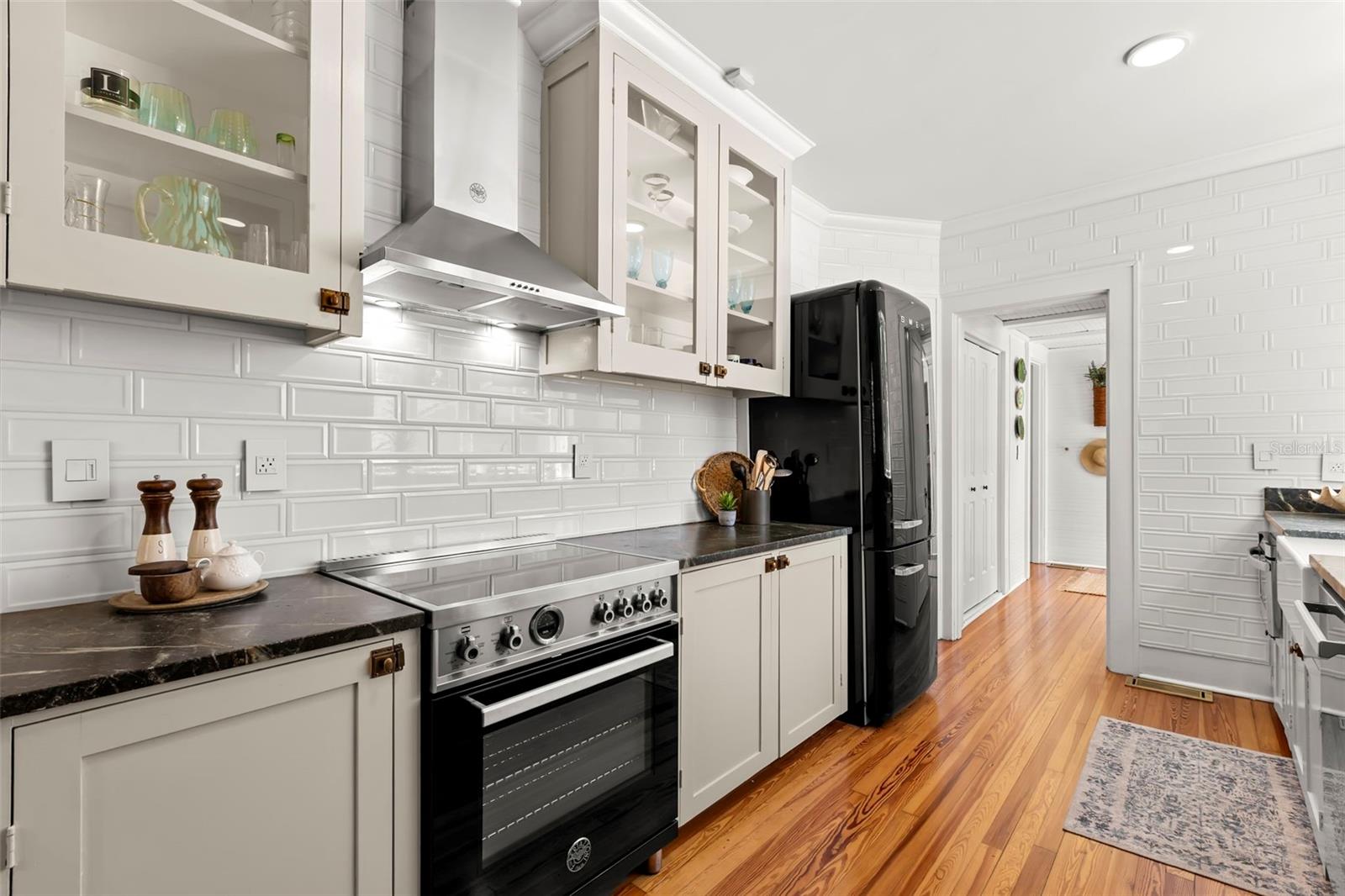 Image 17 of 69 For 516 17th Avenue Ne