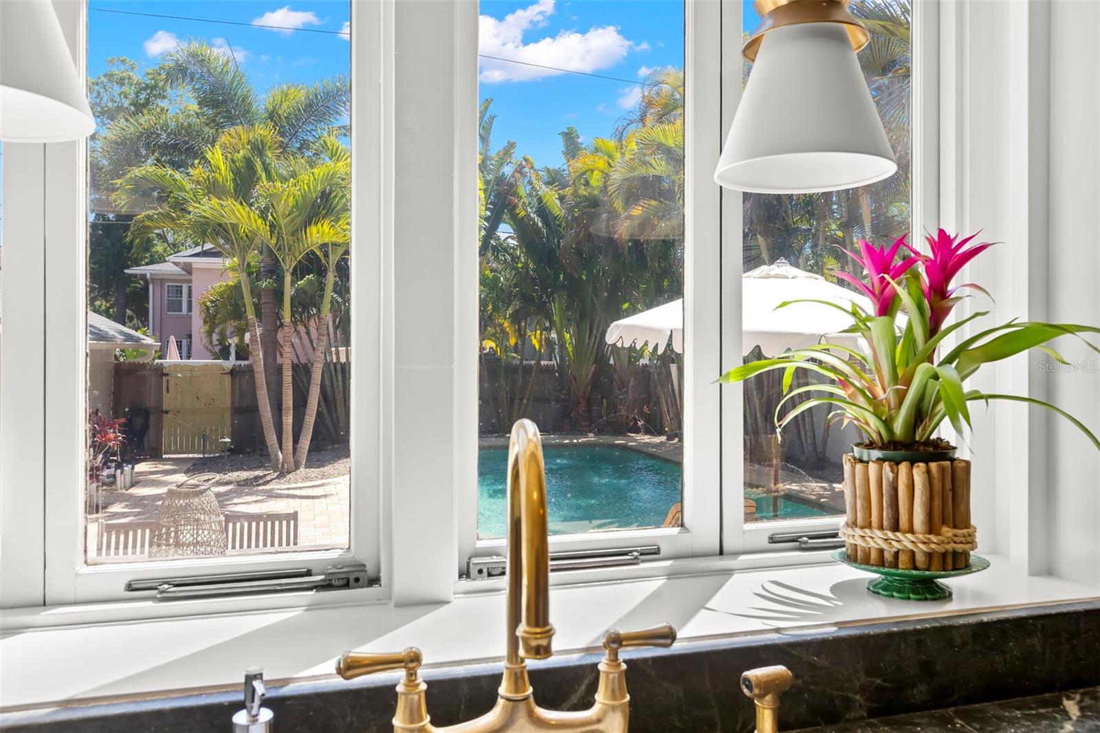 Image 19 of 69 For 516 17th Avenue Ne