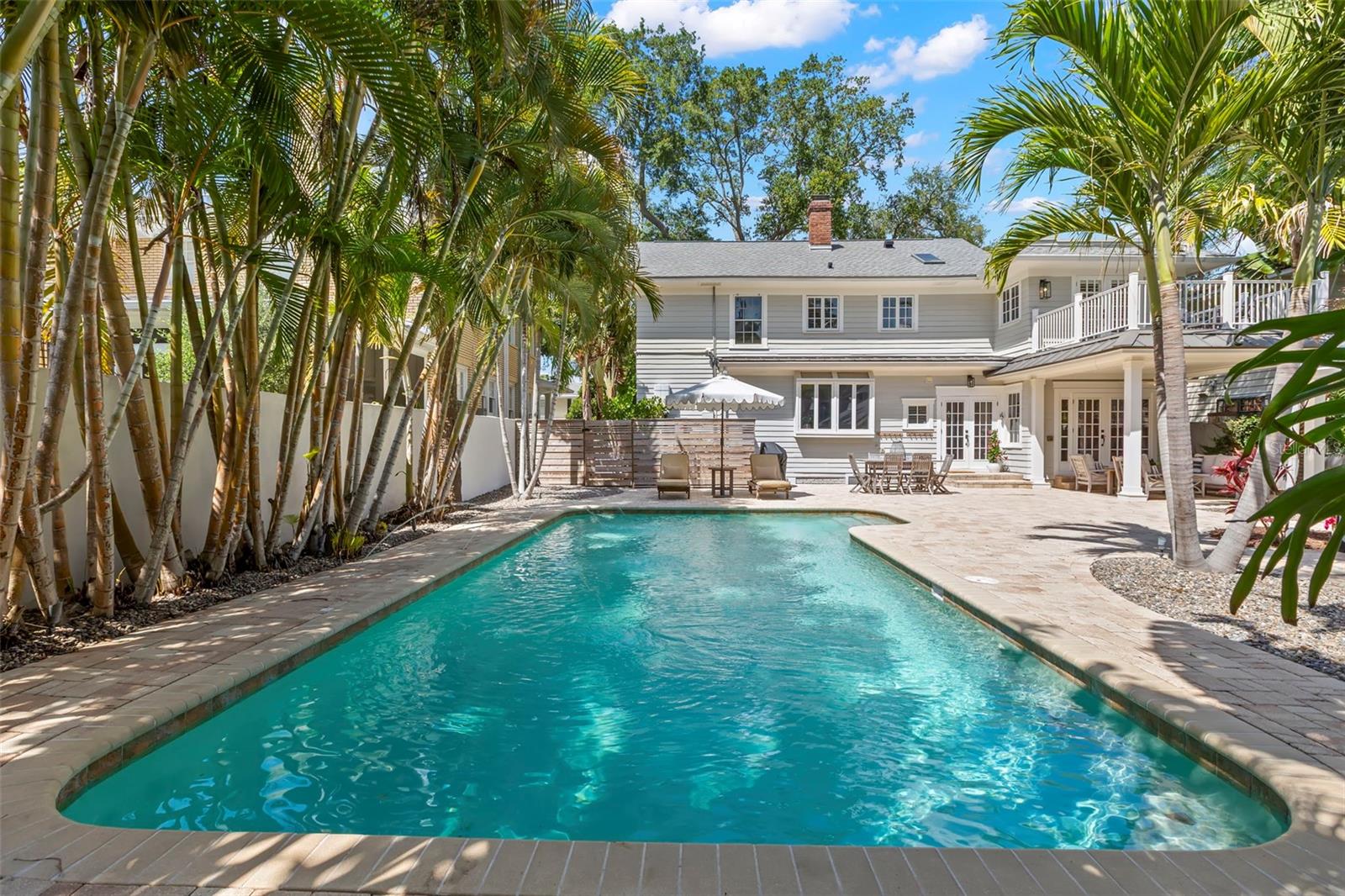 Image 3 of 69 For 516 17th Avenue Ne