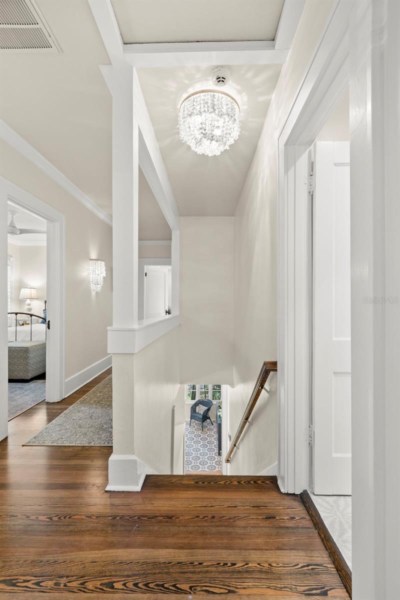 Image 36 of 69 For 516 17th Avenue Ne