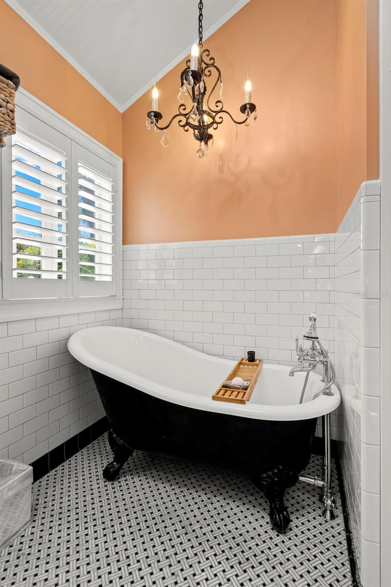 Image 45 of 69 For 516 17th Avenue Ne