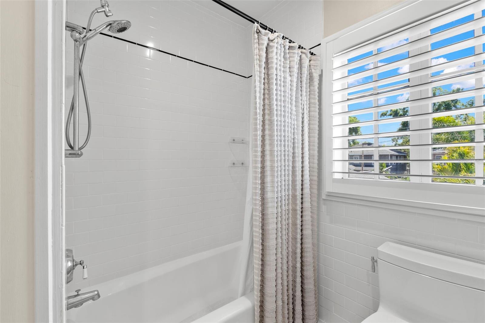 Image 51 of 69 For 516 17th Avenue Ne