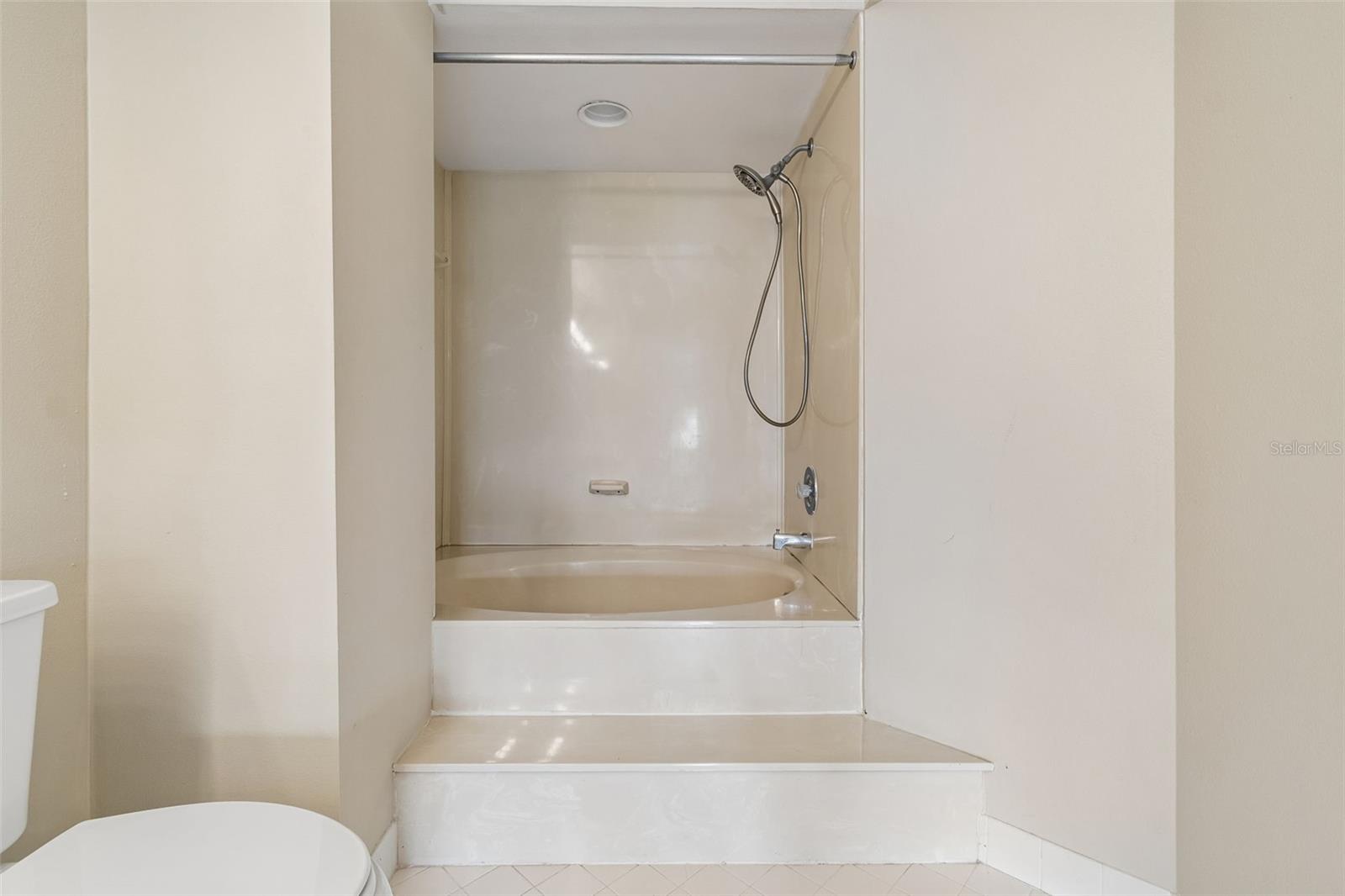 Image 14 of 31 For 6000 Bahia Del Mar Circle 134