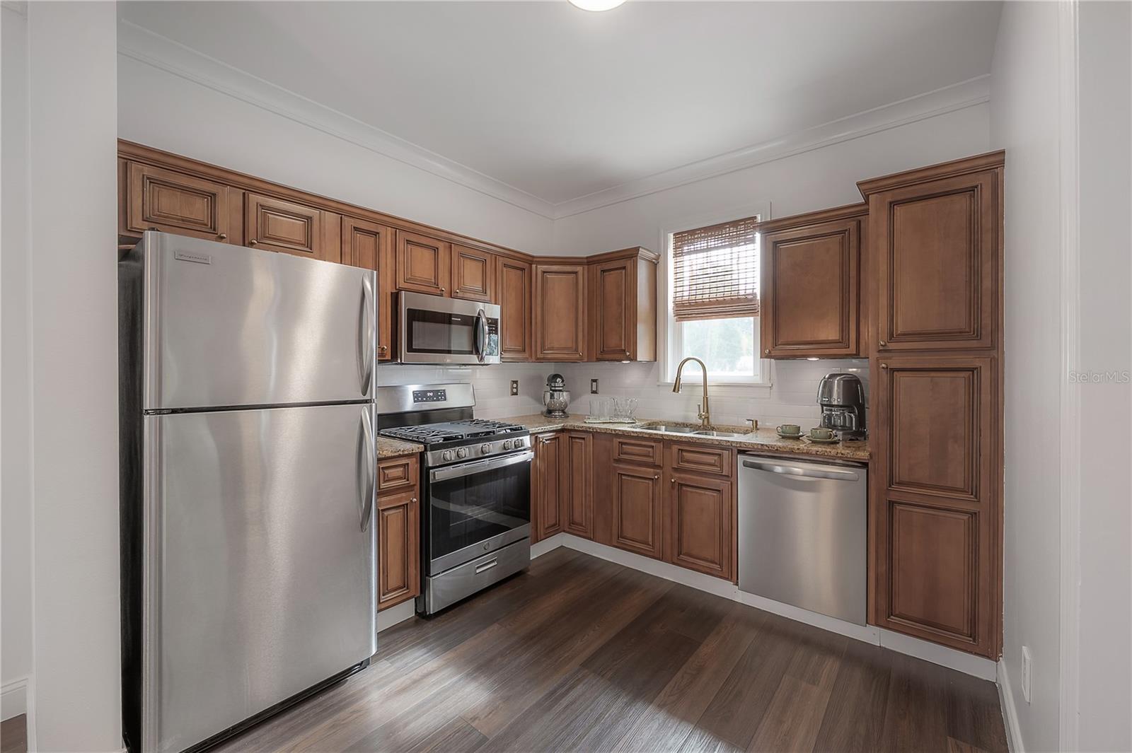 Image 13 of 31 For 502 Amelia Avenue