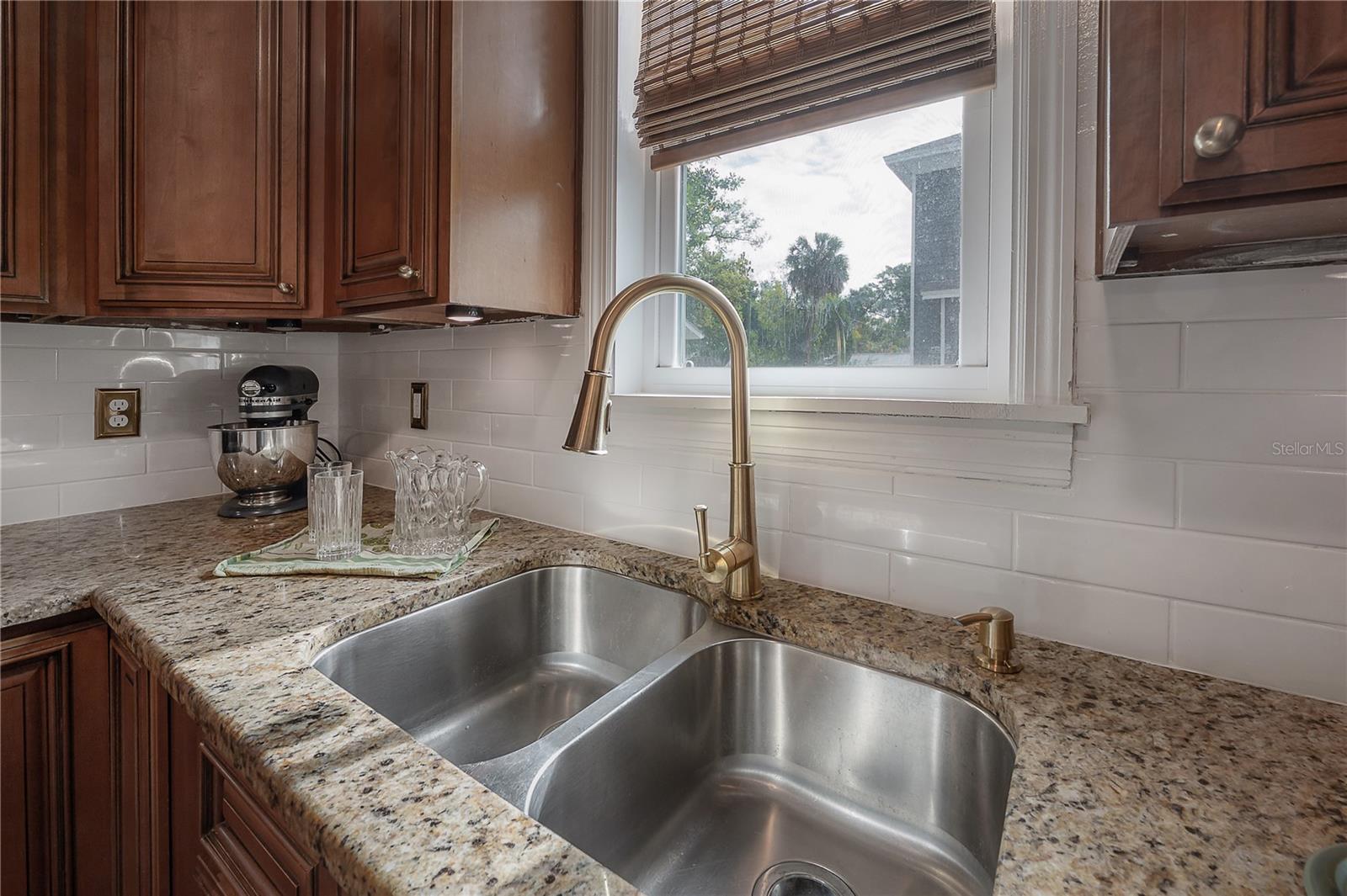 Image 14 of 31 For 502 Amelia Avenue