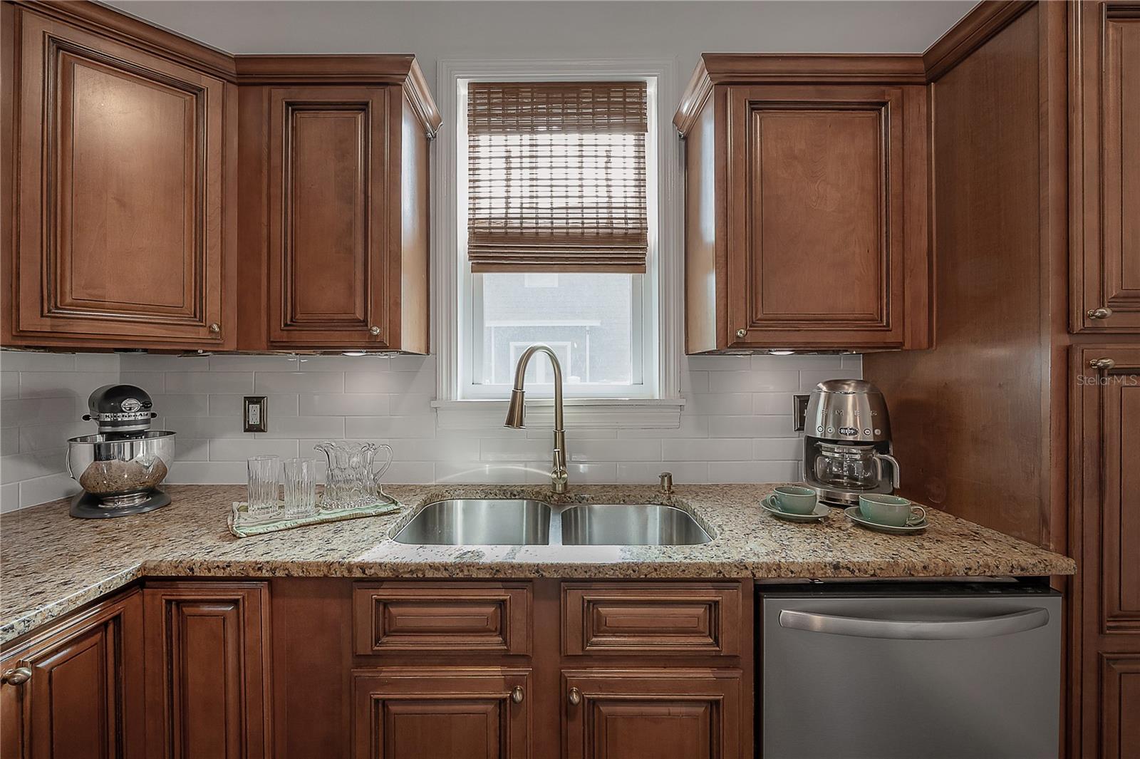 Image 16 of 31 For 502 Amelia Avenue