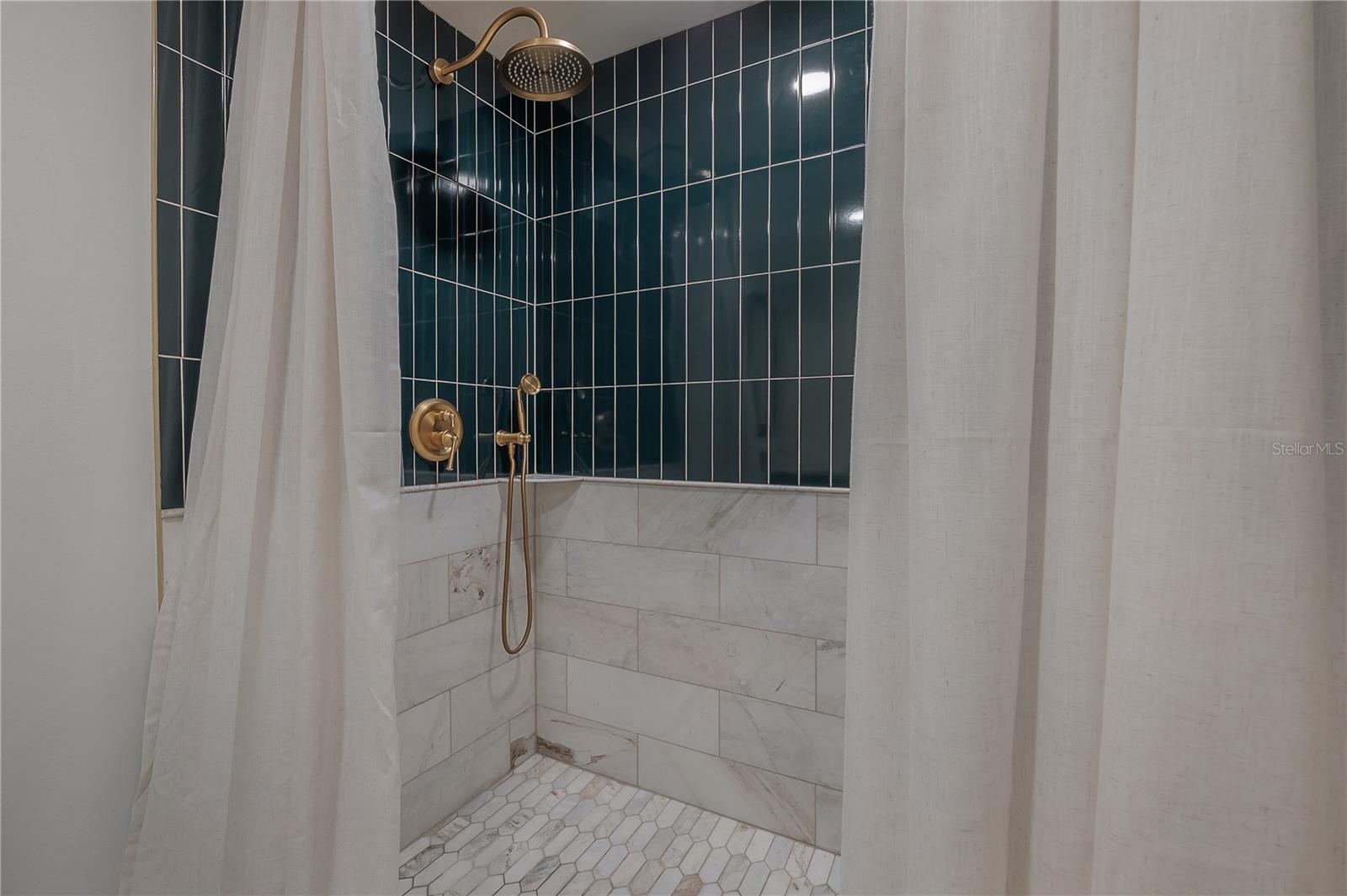 Image 23 of 31 For 502 Amelia Avenue