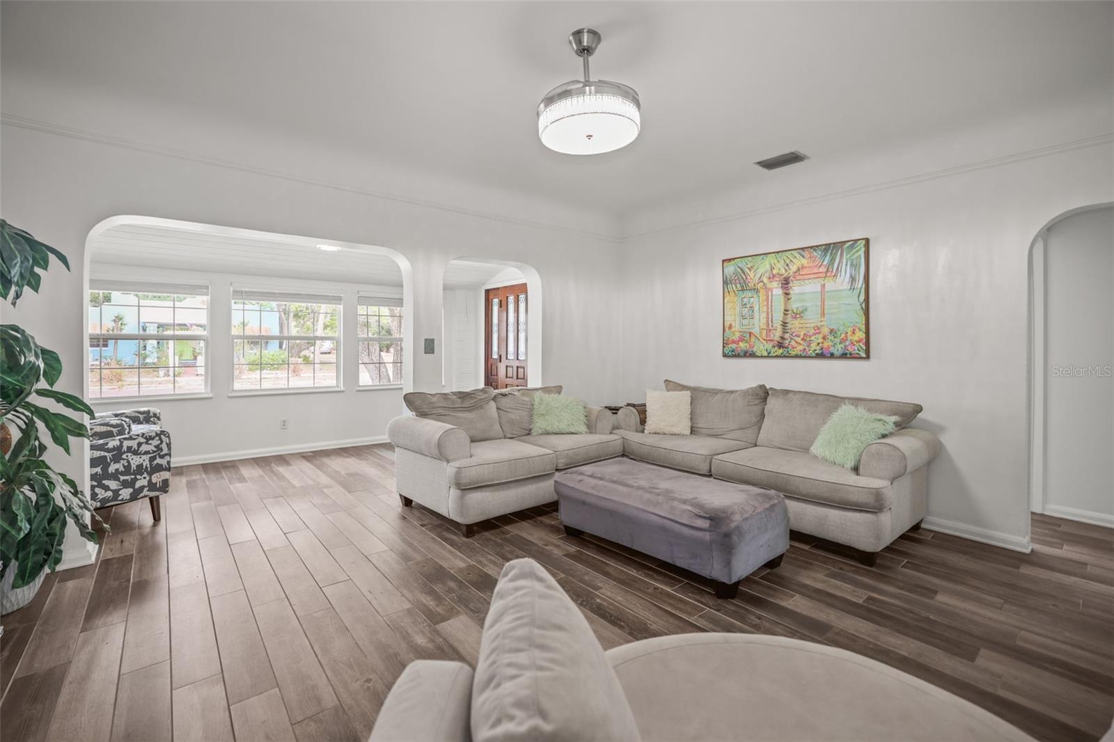 Image 4 of 47 For 641 Wilkie Street