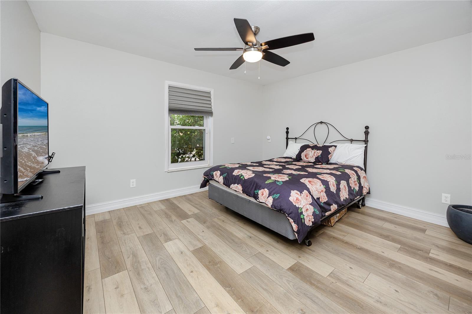 Image 24 of 48 For 27 Summit Lane