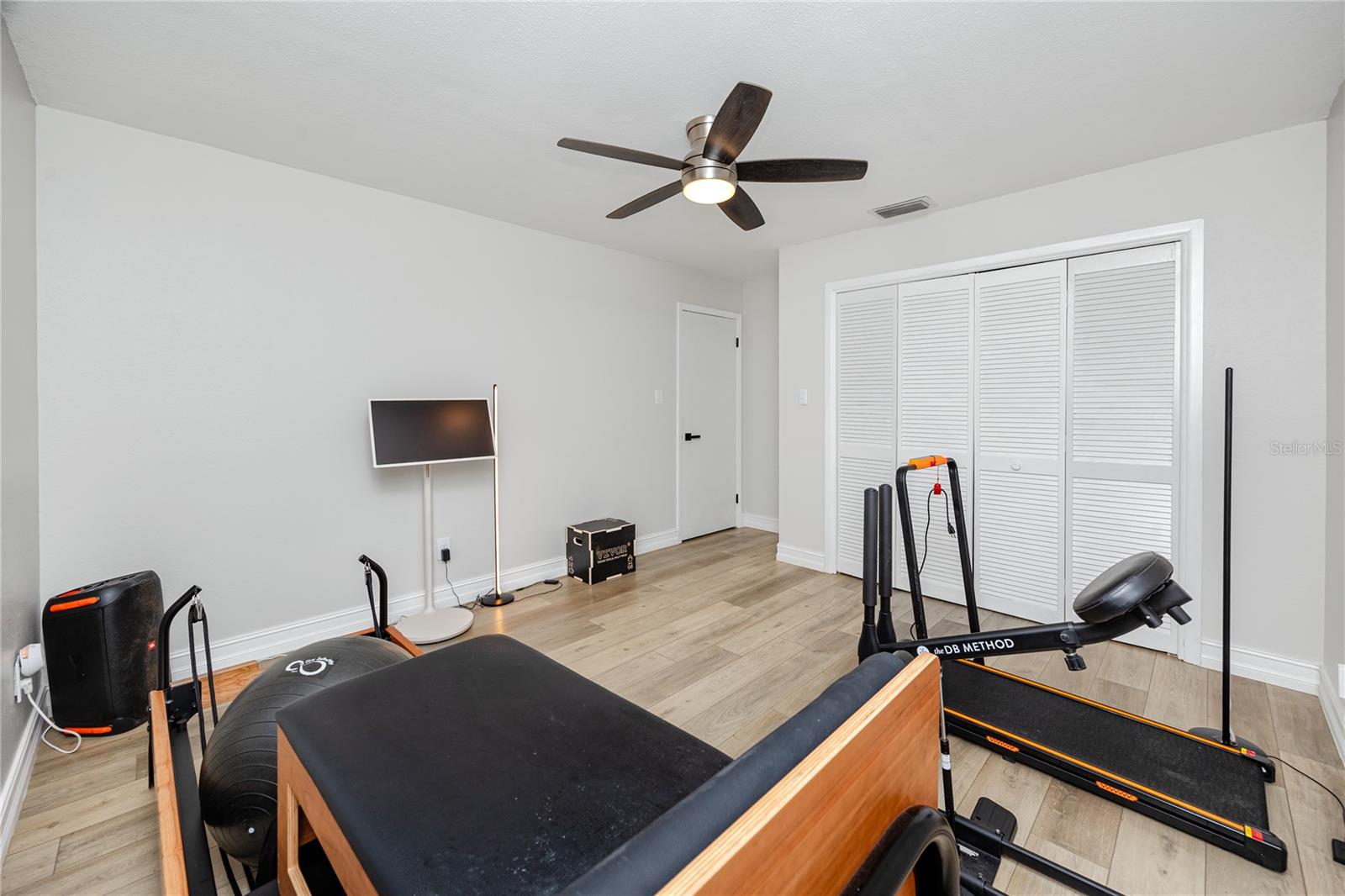 Image 28 of 48 For 27 Summit Lane