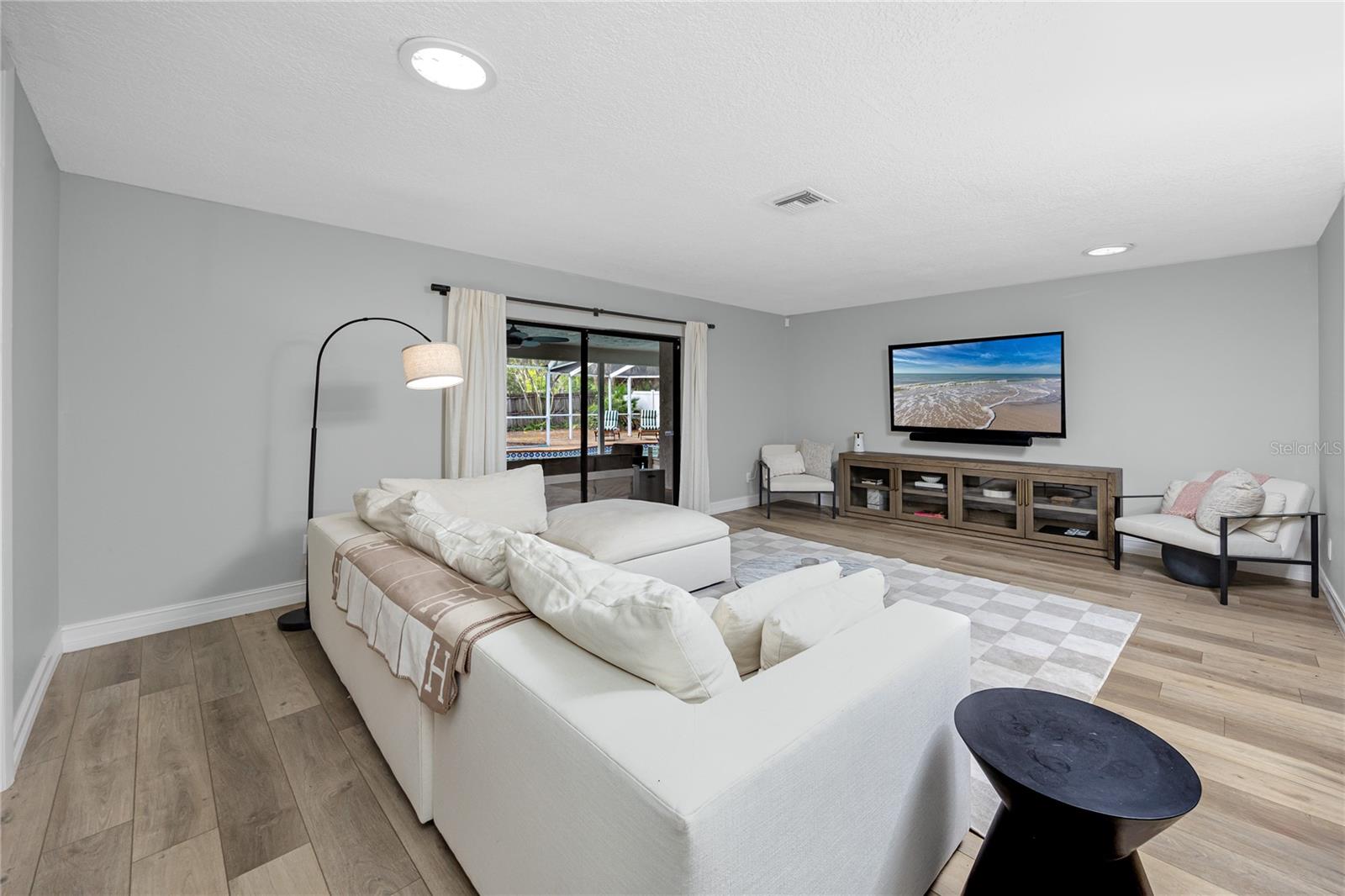 Image 6 of 48 For 27 Summit Lane