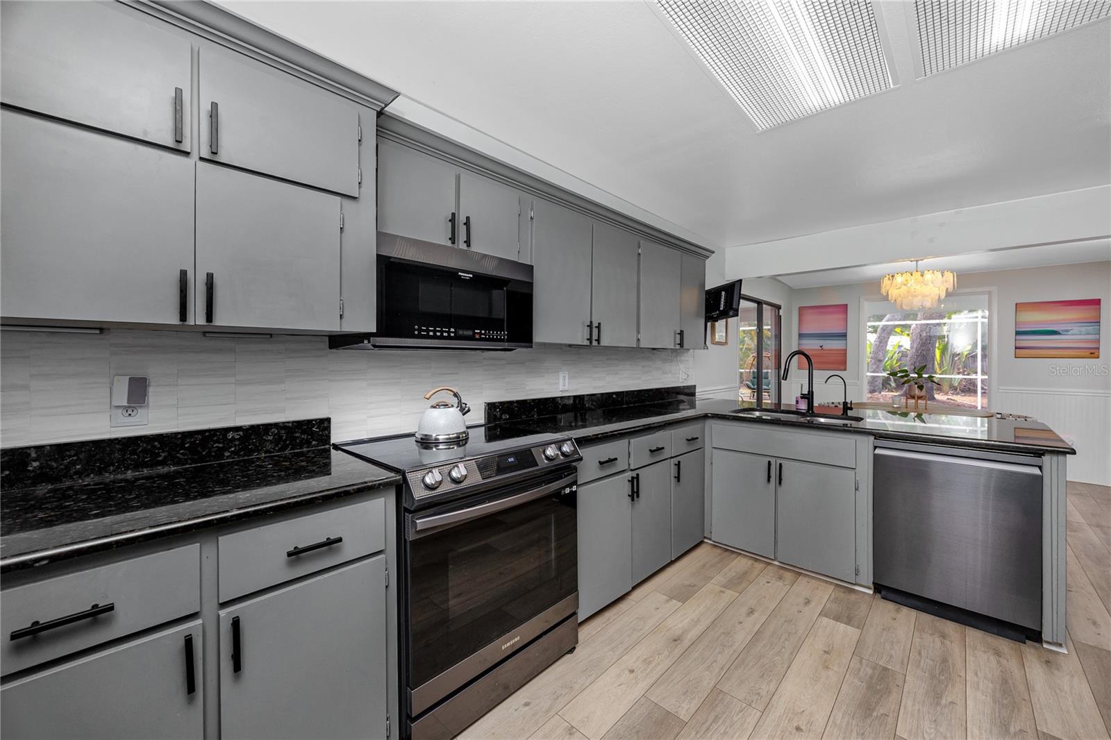 Image 7 of 48 For 27 Summit Lane