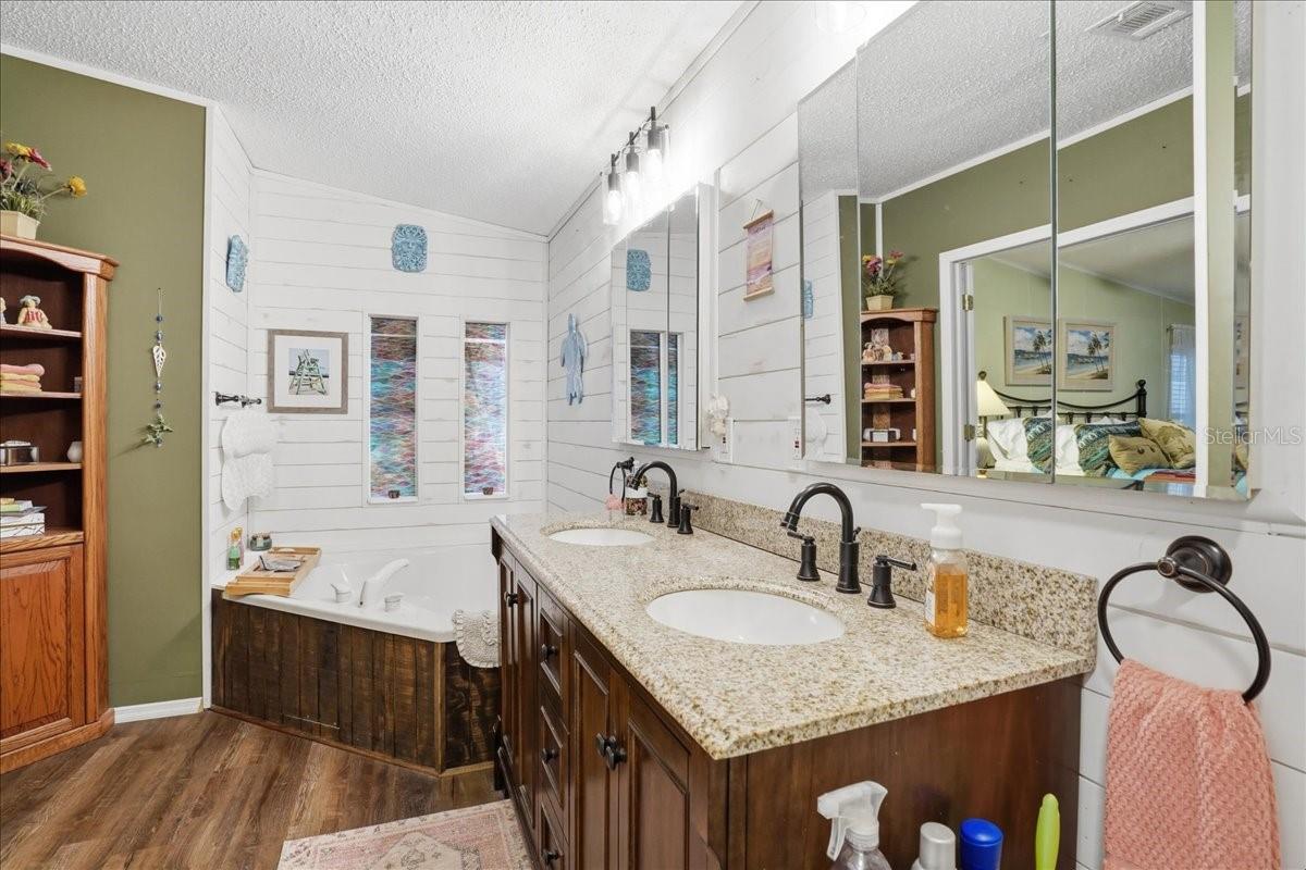 Image 20 of 38 For 1001 Starkey Road 282