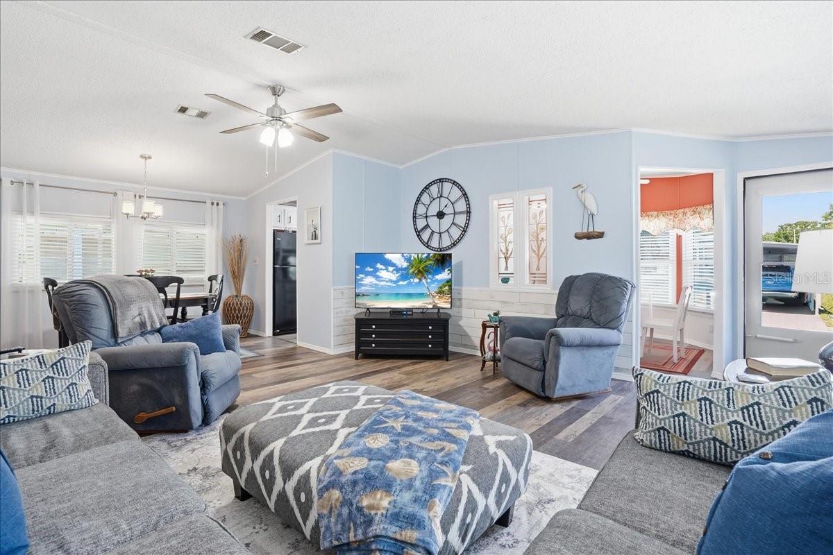 Image 3 of 38 For 1001 Starkey Road 282