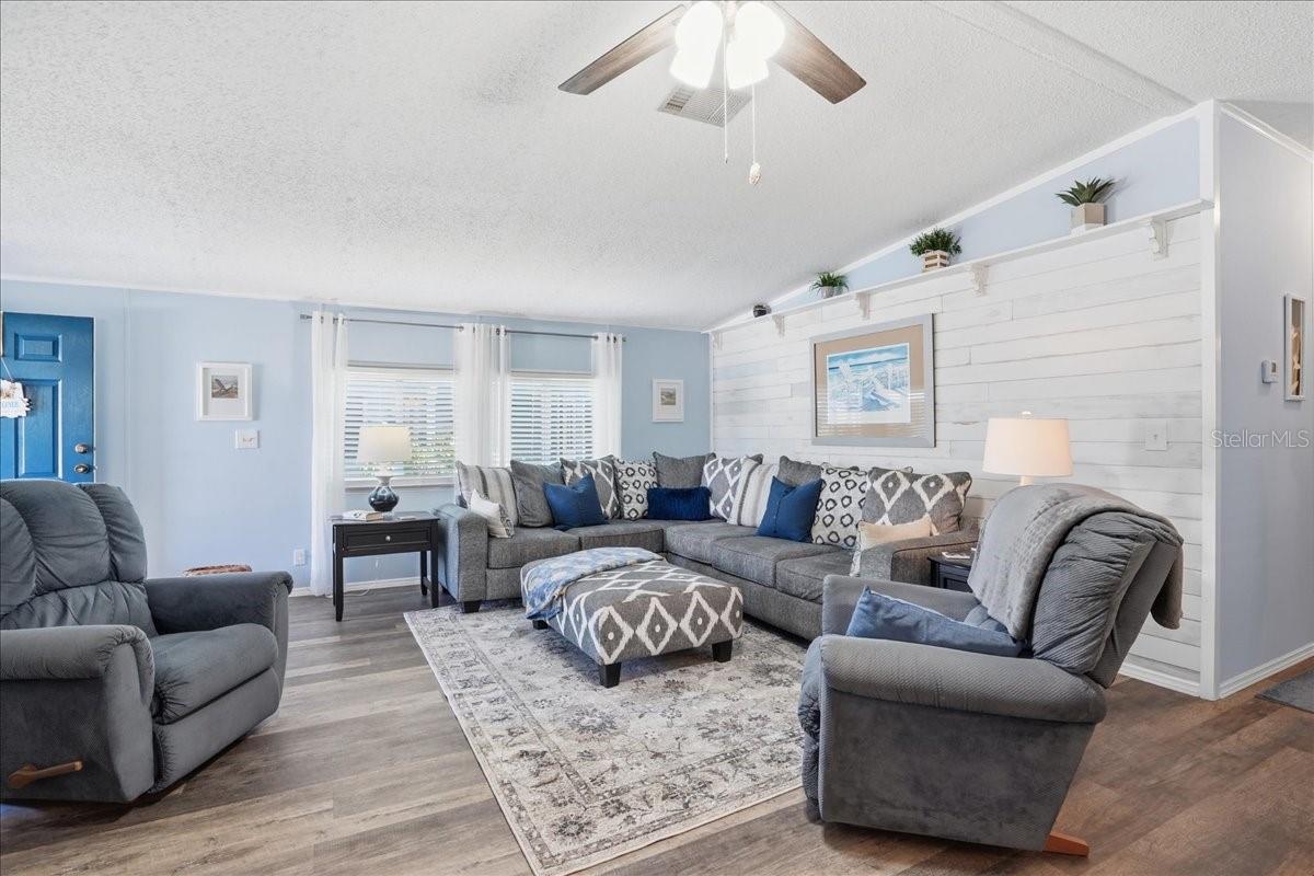 Image 4 of 38 For 1001 Starkey Road 282