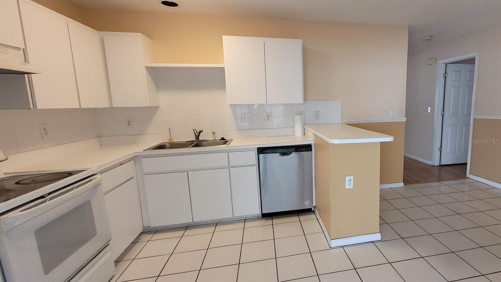 Image 7 of 28 For 1710 Tropicana Way