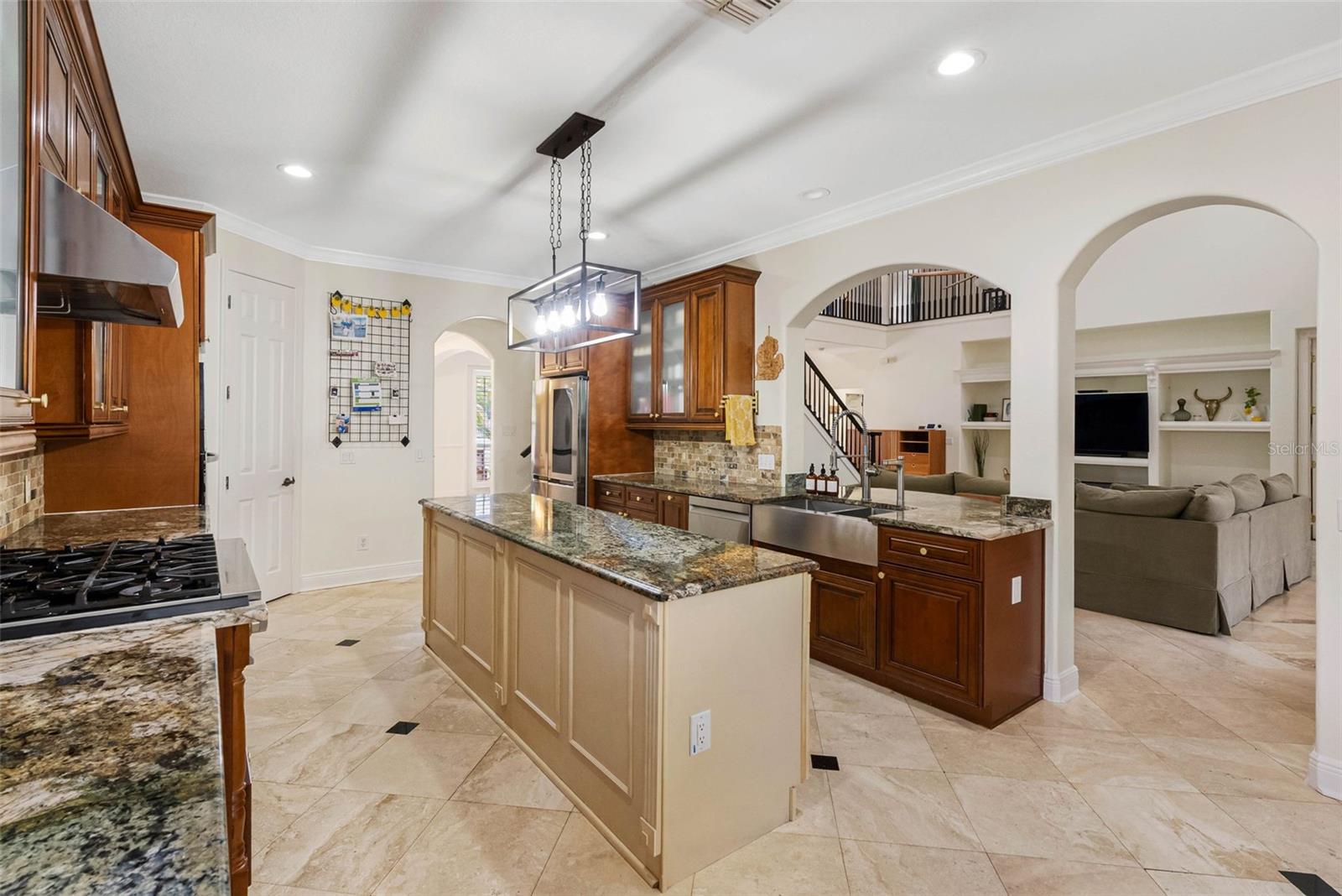 Image 14 of 55 For 22425 Oakville Drive