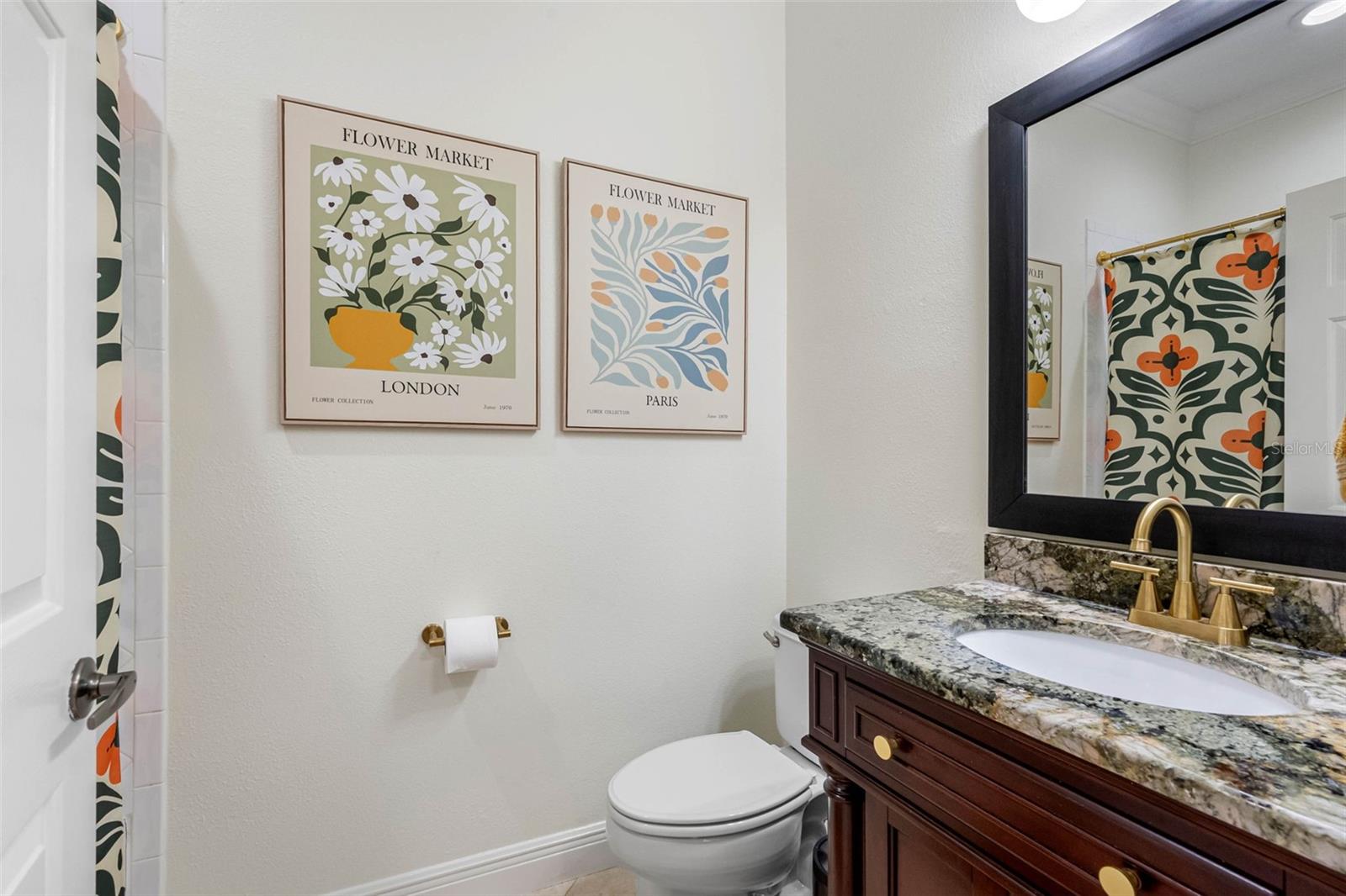 Image 24 of 55 For 22425 Oakville Drive