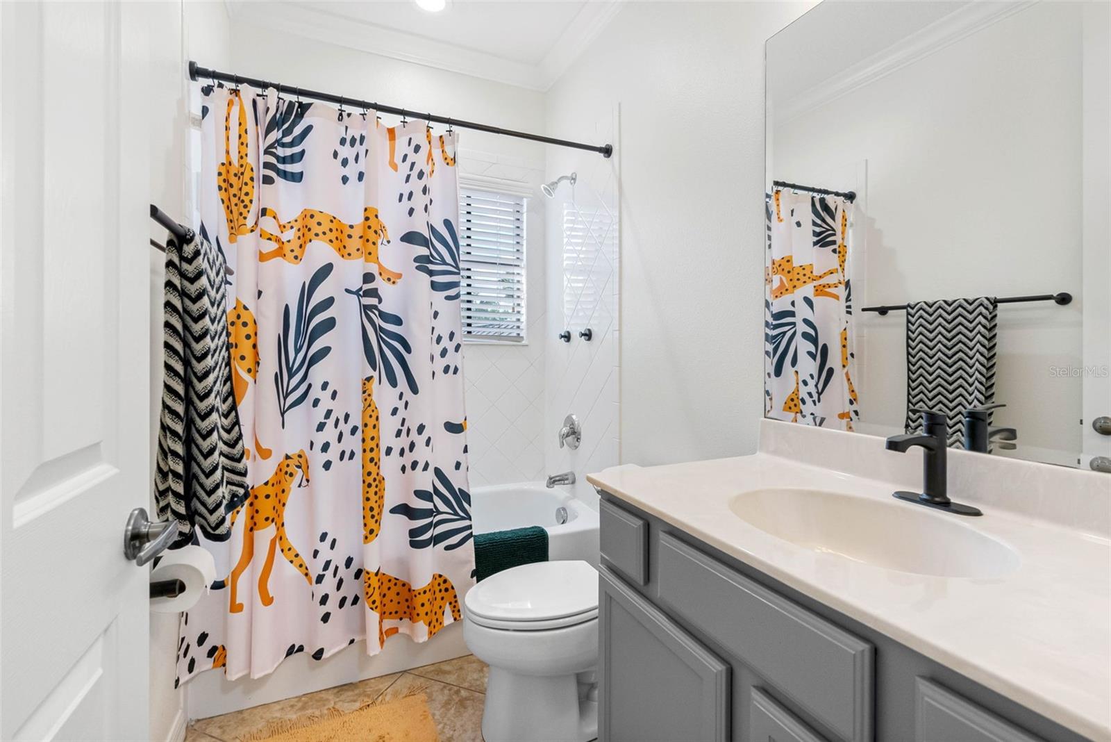 Image 34 of 55 For 22425 Oakville Drive