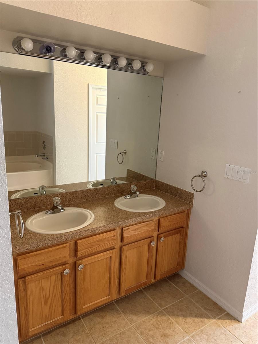 Image 18 of 30 For 1715 Hammocks Avenue 1715