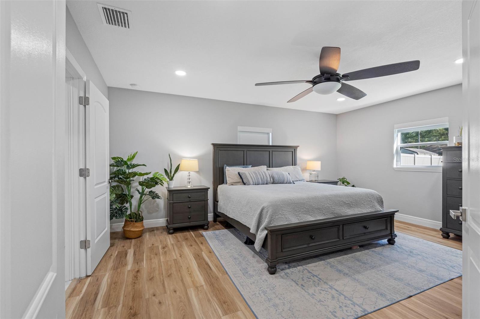 Image 13 of 37 For 3922 Bay View Avenue