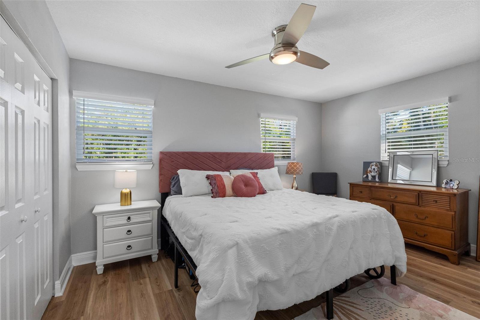 Image 19 of 37 For 3922 Bay View Avenue