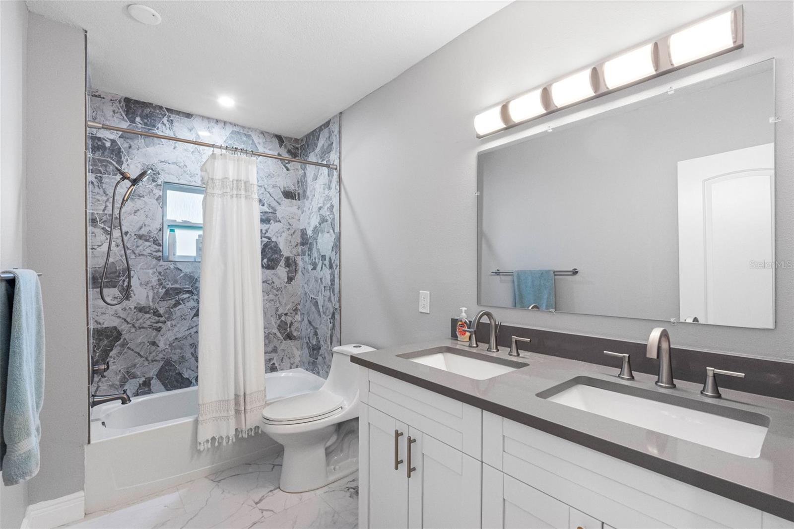 Image 20 of 37 For 3922 Bay View Avenue