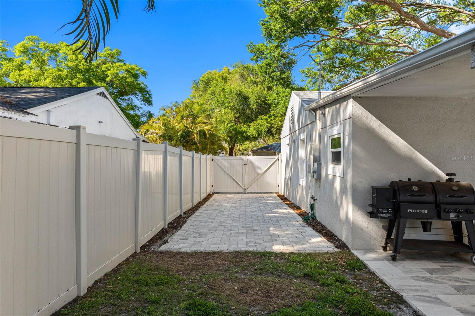 Image 29 of 37 For 3922 Bay View Avenue