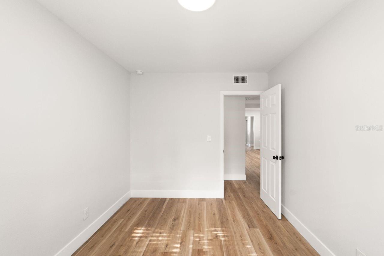 Image 22 of 28 For 4403 Golfwood Boulevard