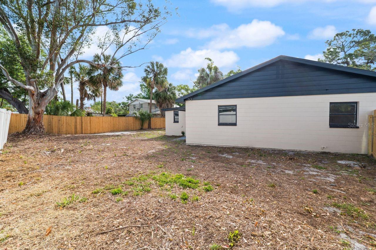 Image 24 of 28 For 4403 Golfwood Boulevard