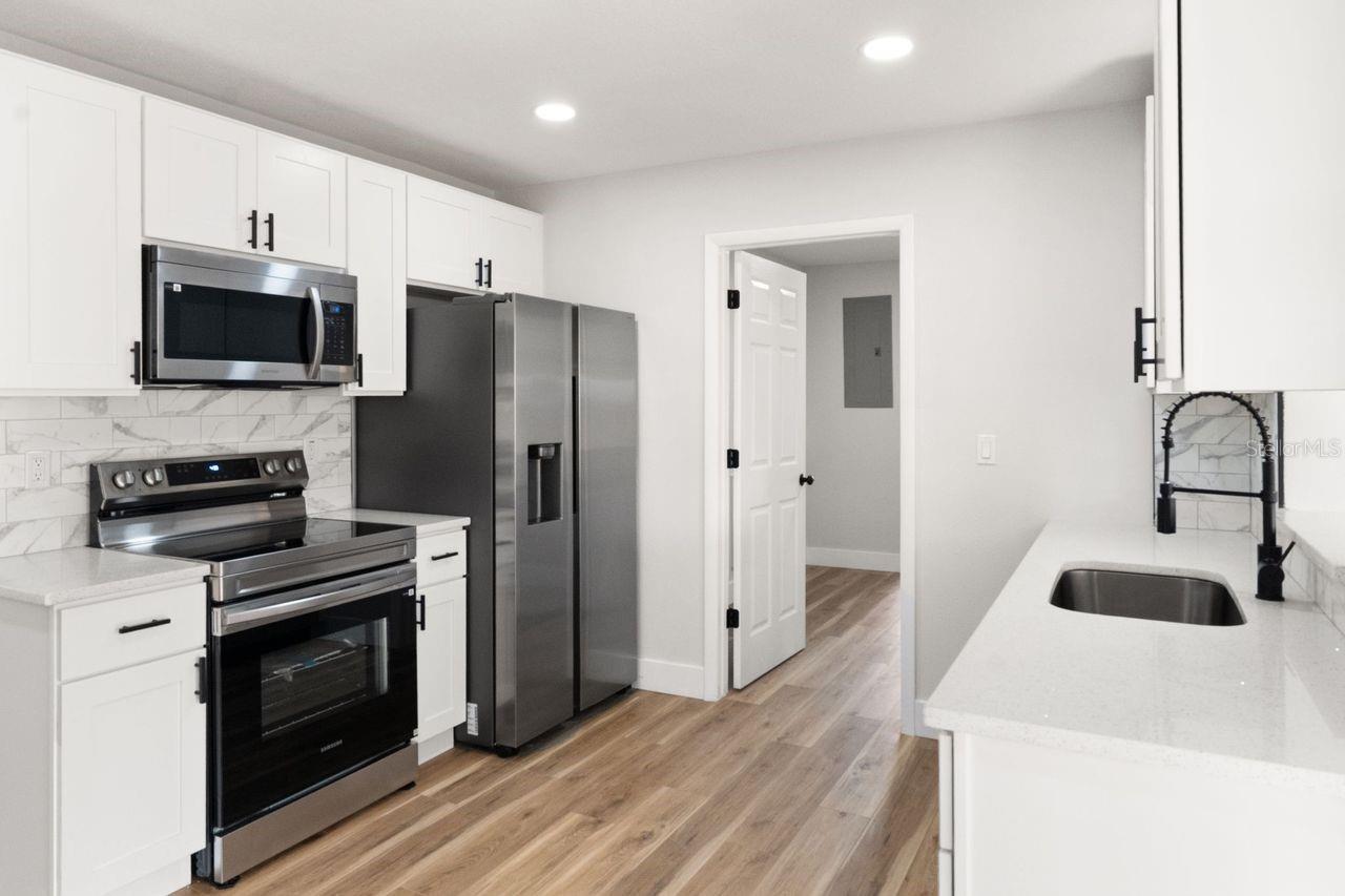 Image 5 of 28 For 4403 Golfwood Boulevard