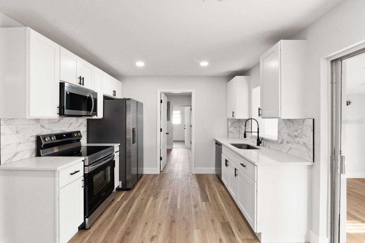 Image 6 of 28 For 4403 Golfwood Boulevard