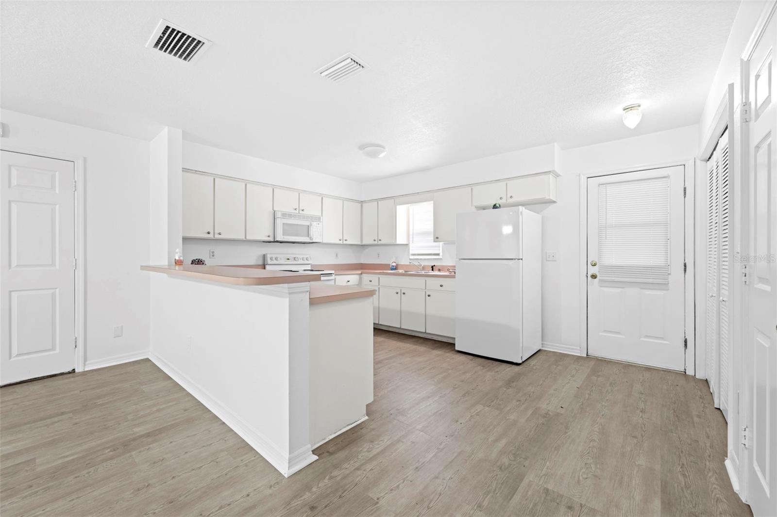 Image 11 of 40 For 37407 Branch Avenue