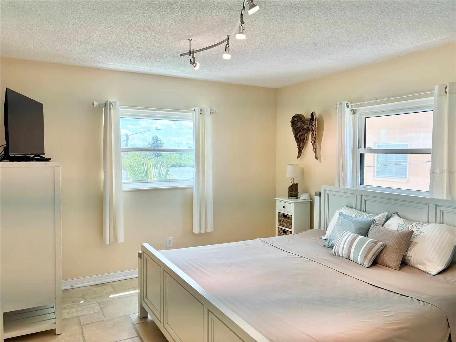 Image 8 of 17 For 18650 Gulf Boulevard 315