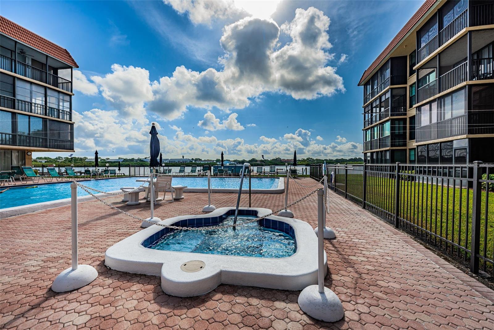 Image 14 of 24 For 19701 Gulf Boulevard 112