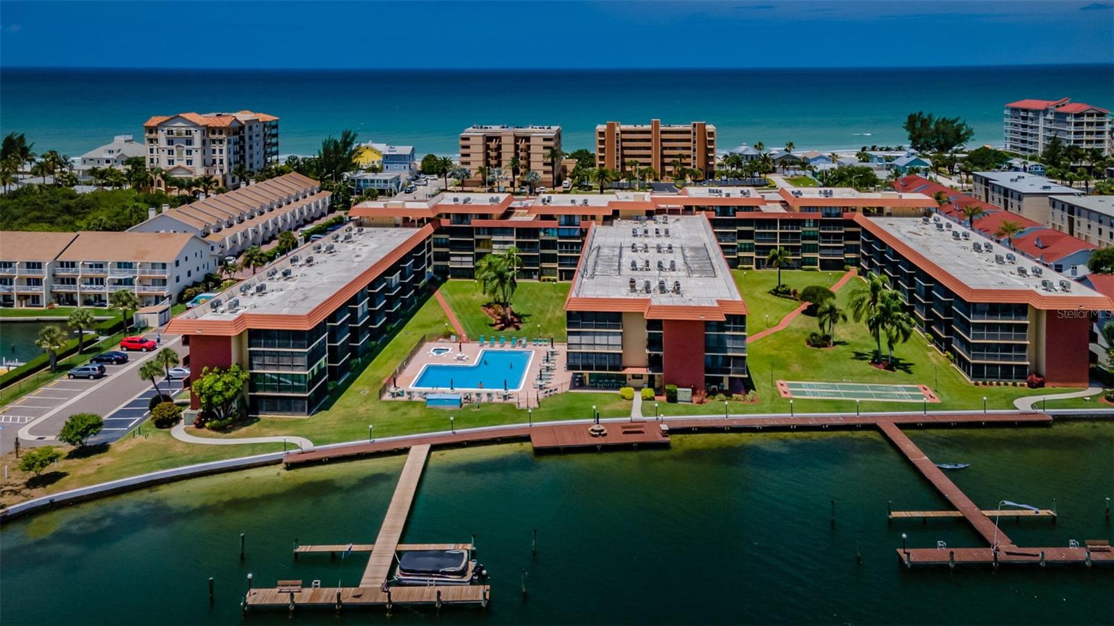 Image 15 of 24 For 19701 Gulf Boulevard 112