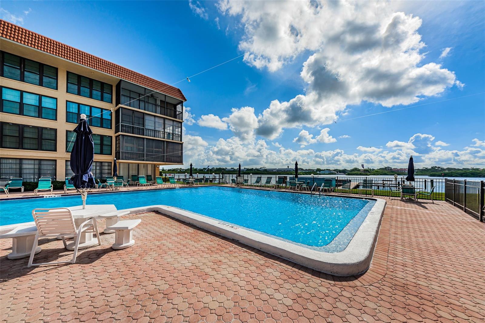 Image 16 of 24 For 19701 Gulf Boulevard 112