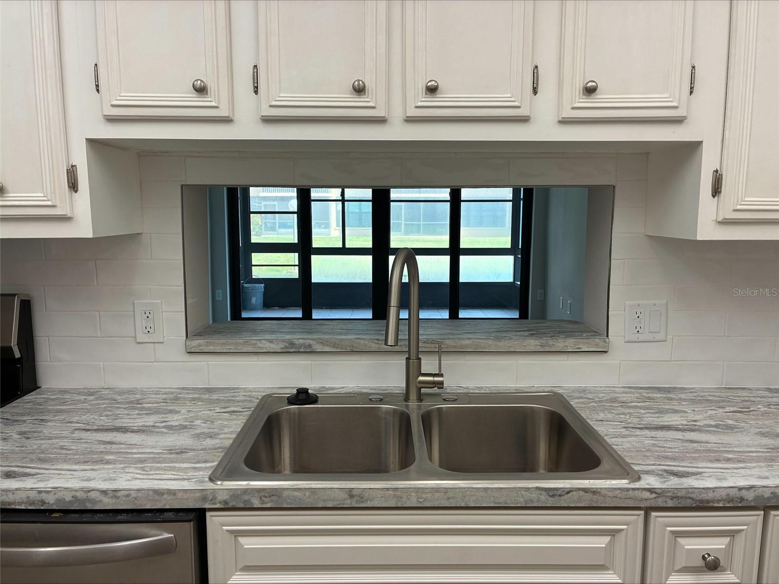 Image 4 of 24 For 19701 Gulf Boulevard 112