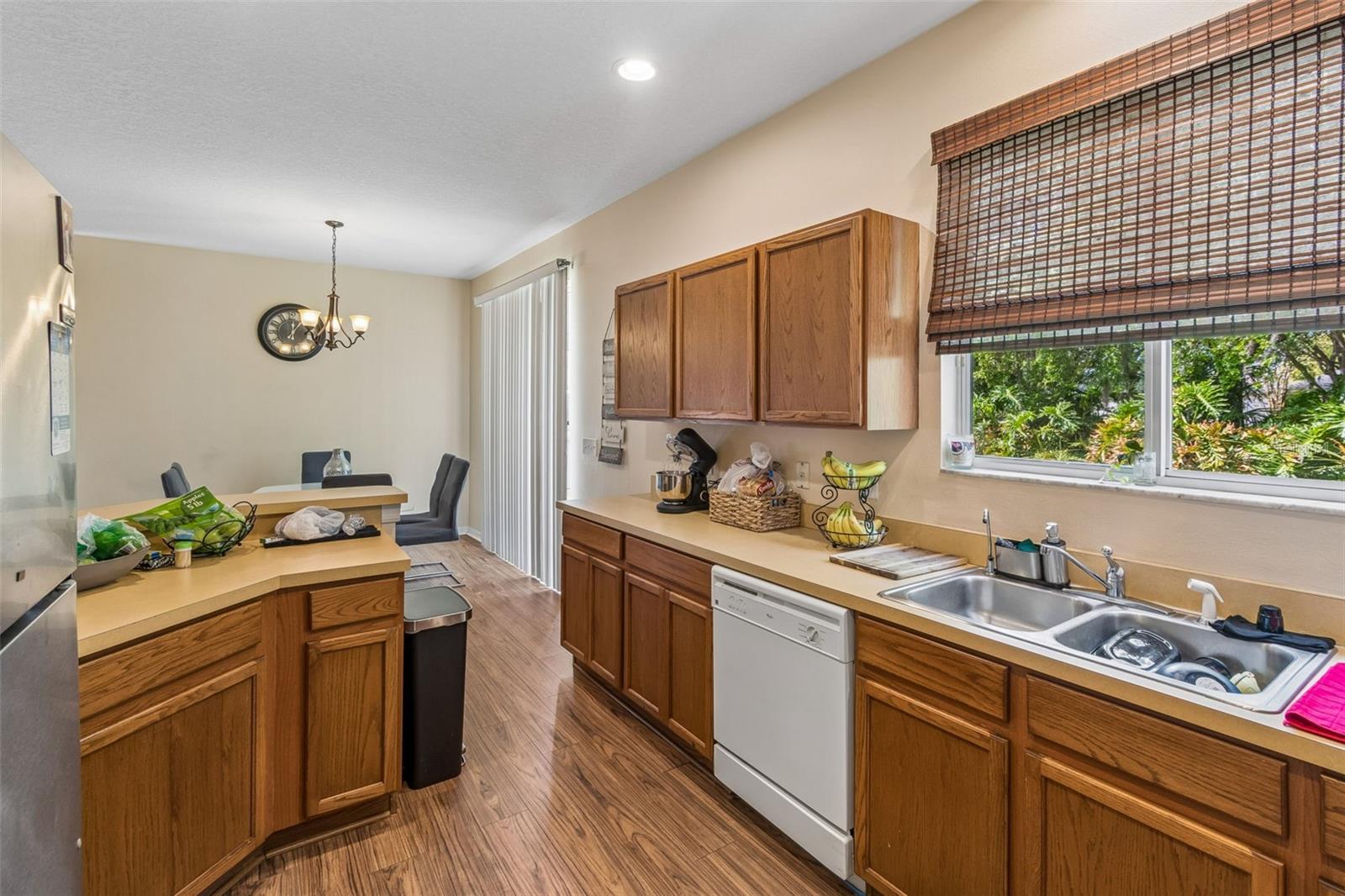 Image 17 of 57 For 2401 Silvermoss Drive